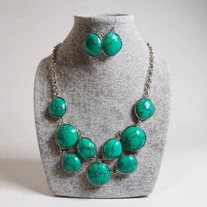 Turquoise Lucite bead Stud on Silver Tone Finish Statement Necklace Earring
